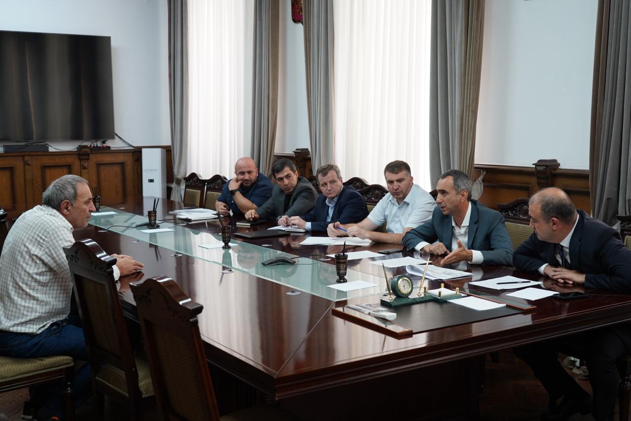 Заур Эминов провёл личный приём граждан в Дербенте